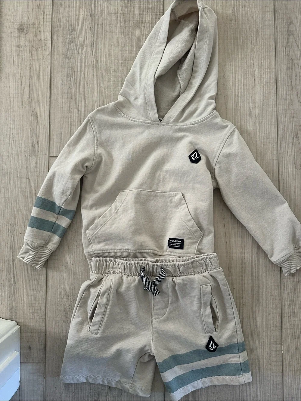 Volcom never worn